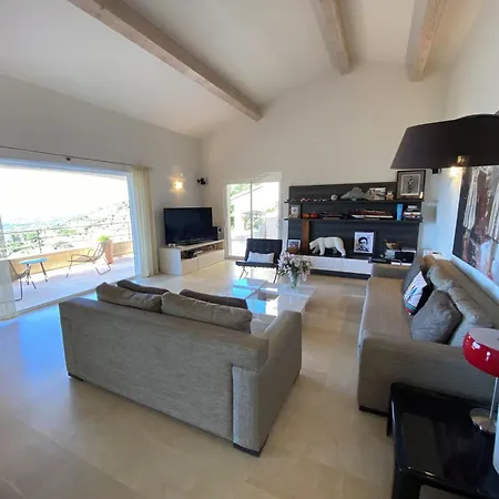 Belle Et Grande Contemporaine, Piscine, Vue Villa